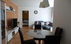 Spacious, Modern 1-Bdrm Apt Near Vic & Austria Ctr