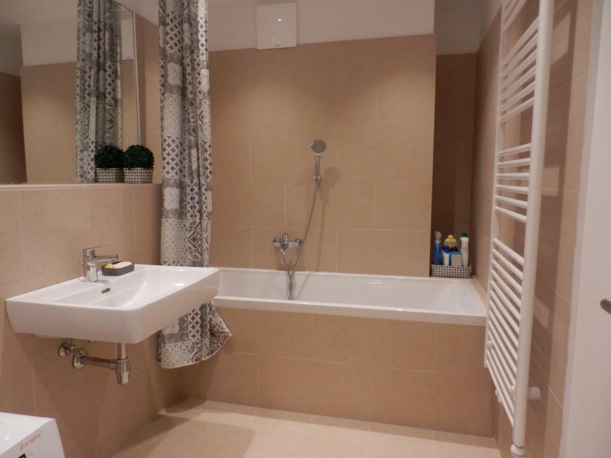 Appartement Spacious, Modern 1-Bdrm Apt Near Vic & Austria Ctr à Vienne Extérieur photo